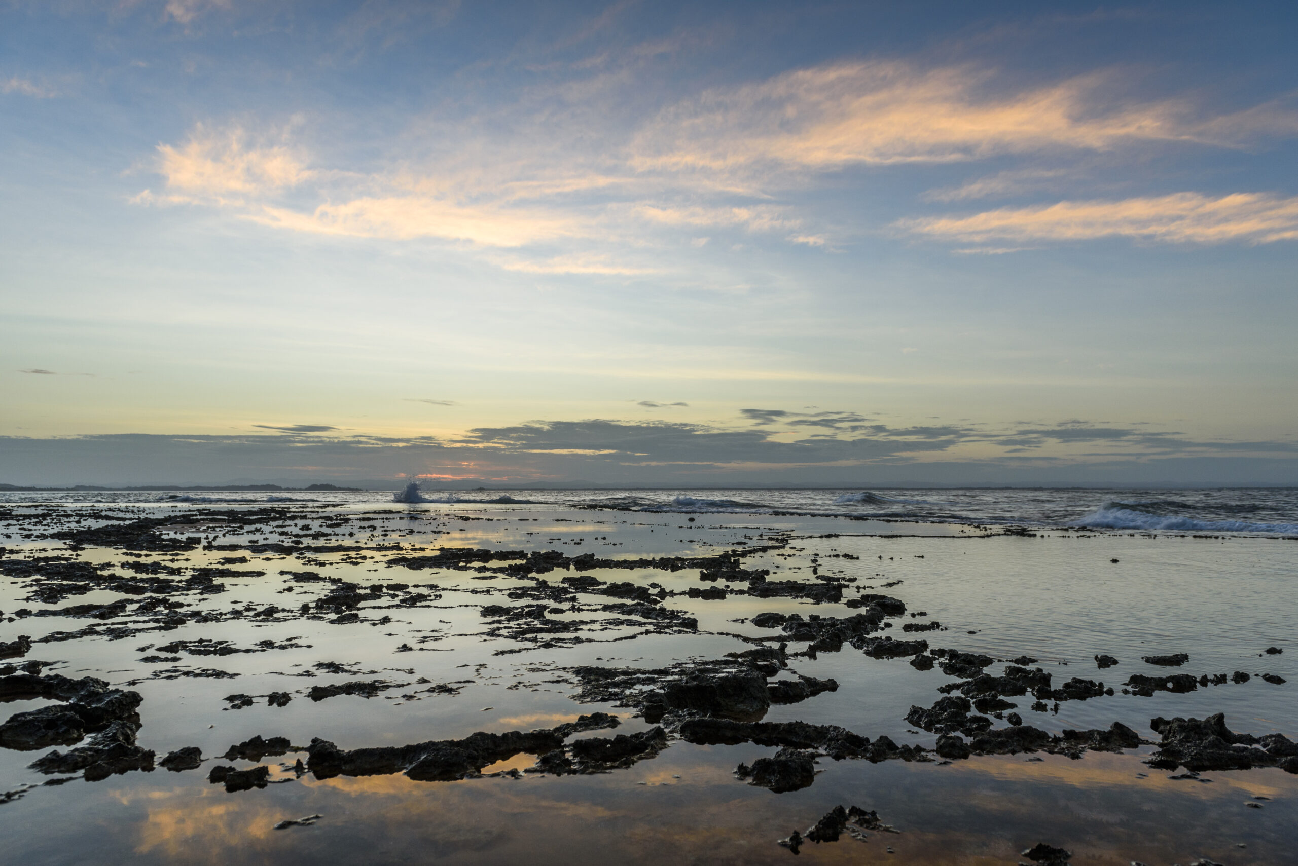 Piscinas naturais e mar em Barra Grande, Península de Maraú